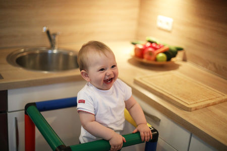 Lachendes Baby auf Quadro Lernturm